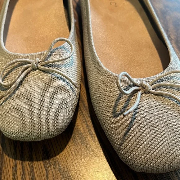 Vionic Light Gray Women's Flats with Bow - Picture 5 of 6